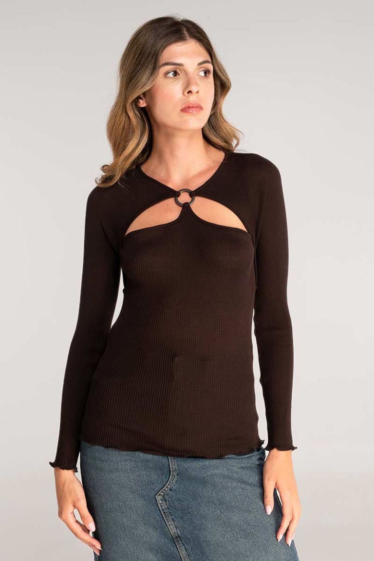Maglia lana e seta con scollatura ritagli e anello