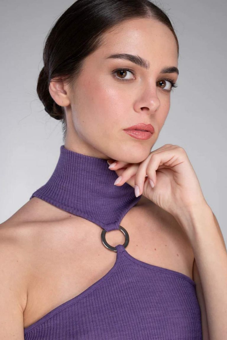 Top in lana e seta con scollature