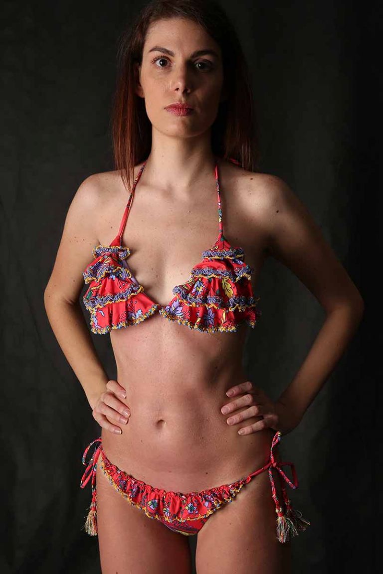 Bikini triangolo con rouches