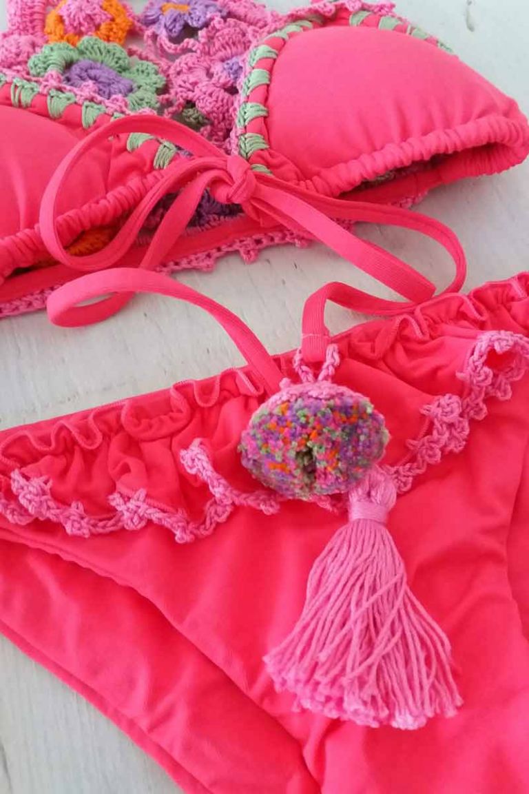 Bikini triangolo con ricamo macramè